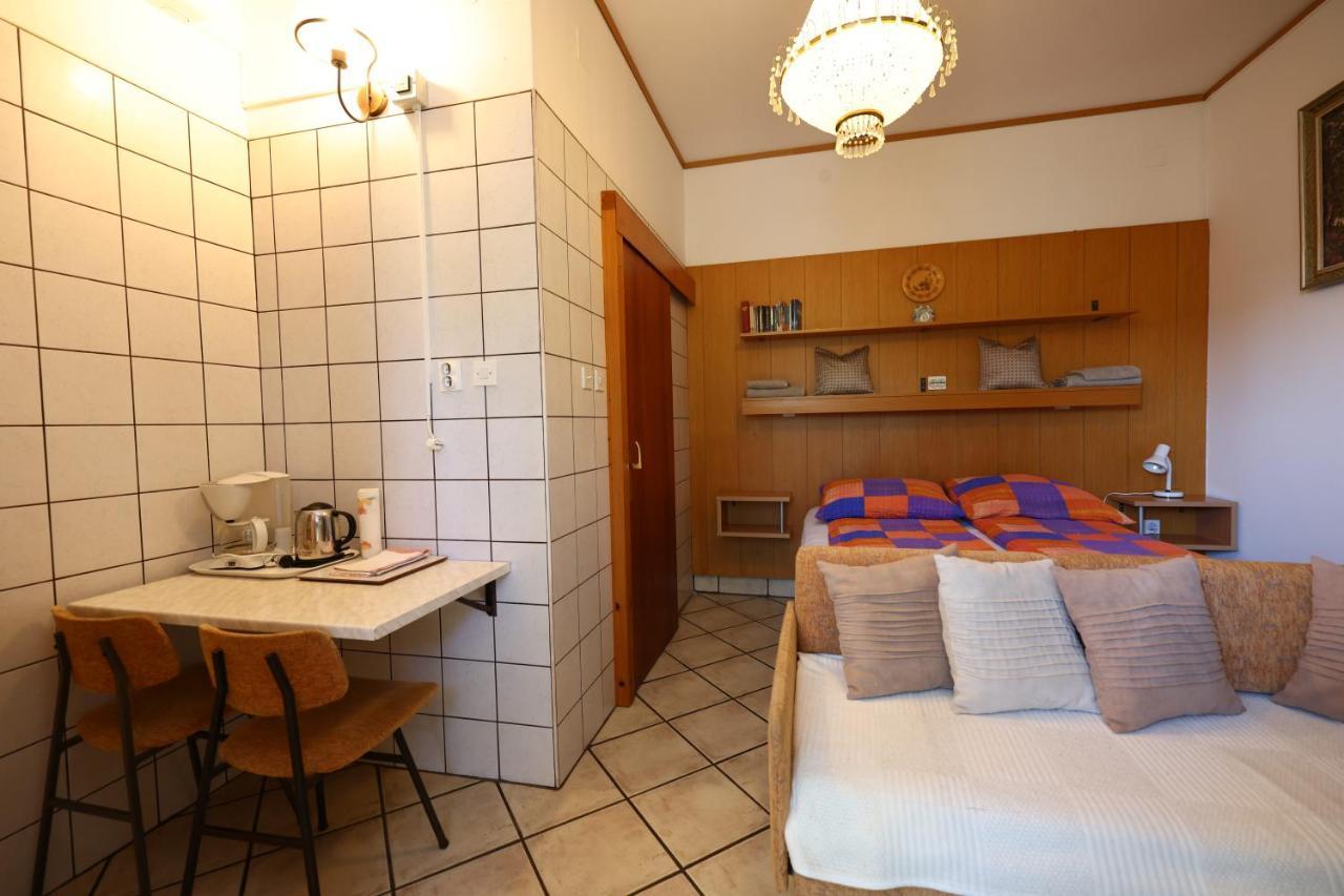 קרק Apartments Pika מראה חיצוני תמונה